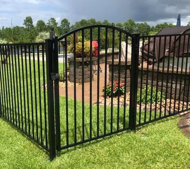 Black aluminum gate built by Longhunter Gate Co.